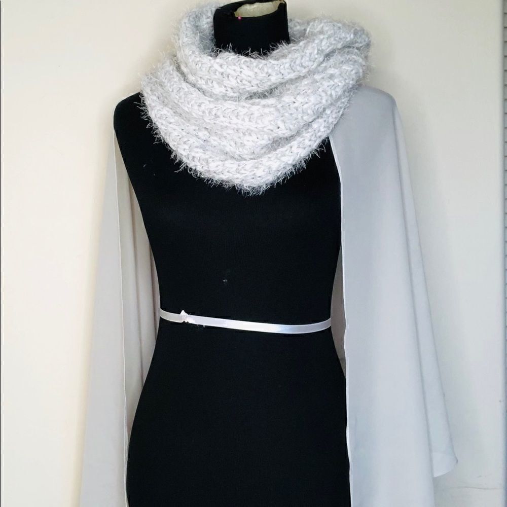 Cream & Grey Chunky Knit Winter Scarf – NWT, Soft Lined Shawl